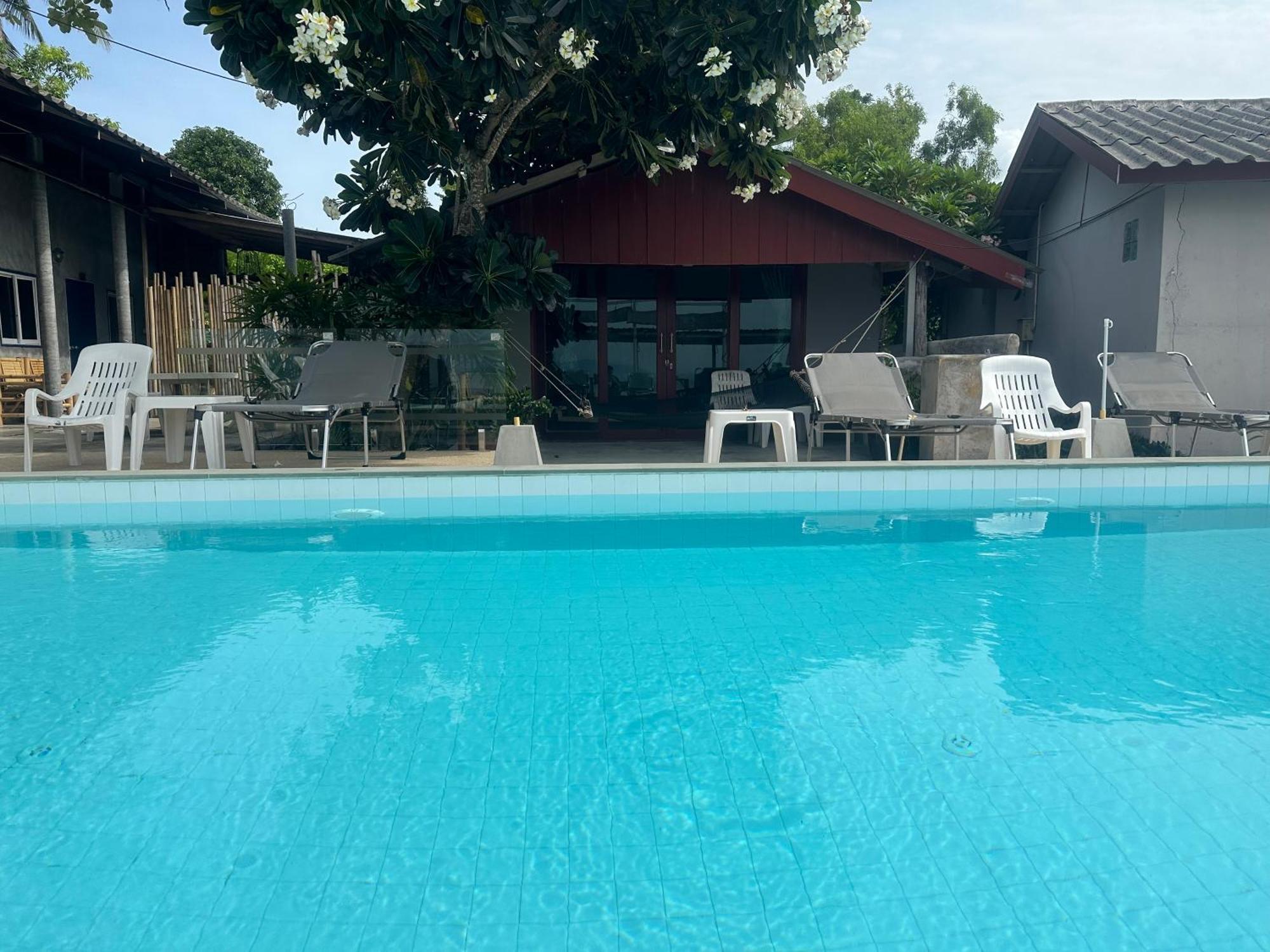 טונגסלה The Cosy Sunset Beach Resort & Restaurant מראה חיצוני תמונה